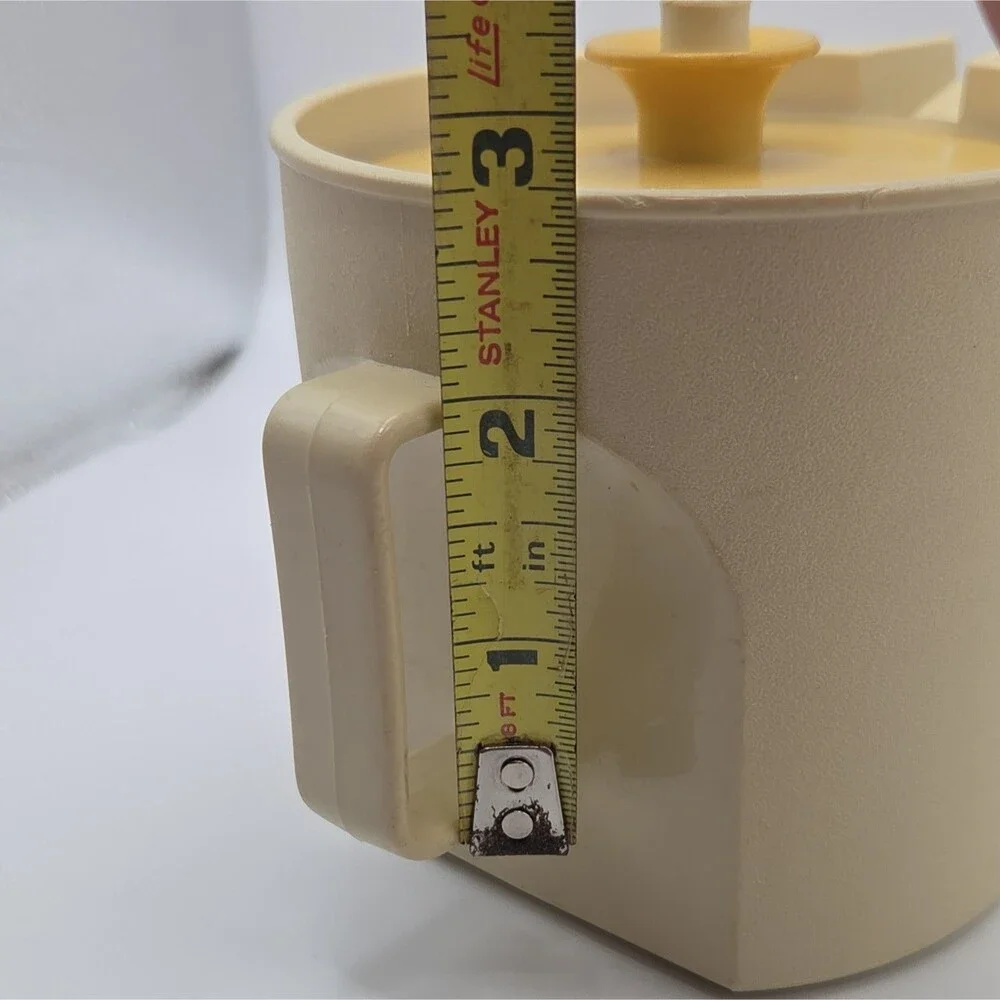 Tupperware 1414-1 Creamer With Button Seal Lid Harvest Gold Almond
